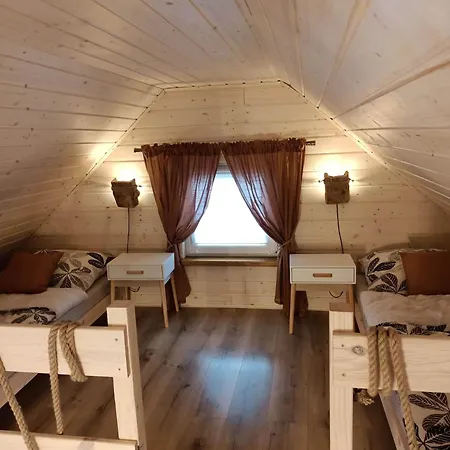 Domek Nad Stawem Holiday home *